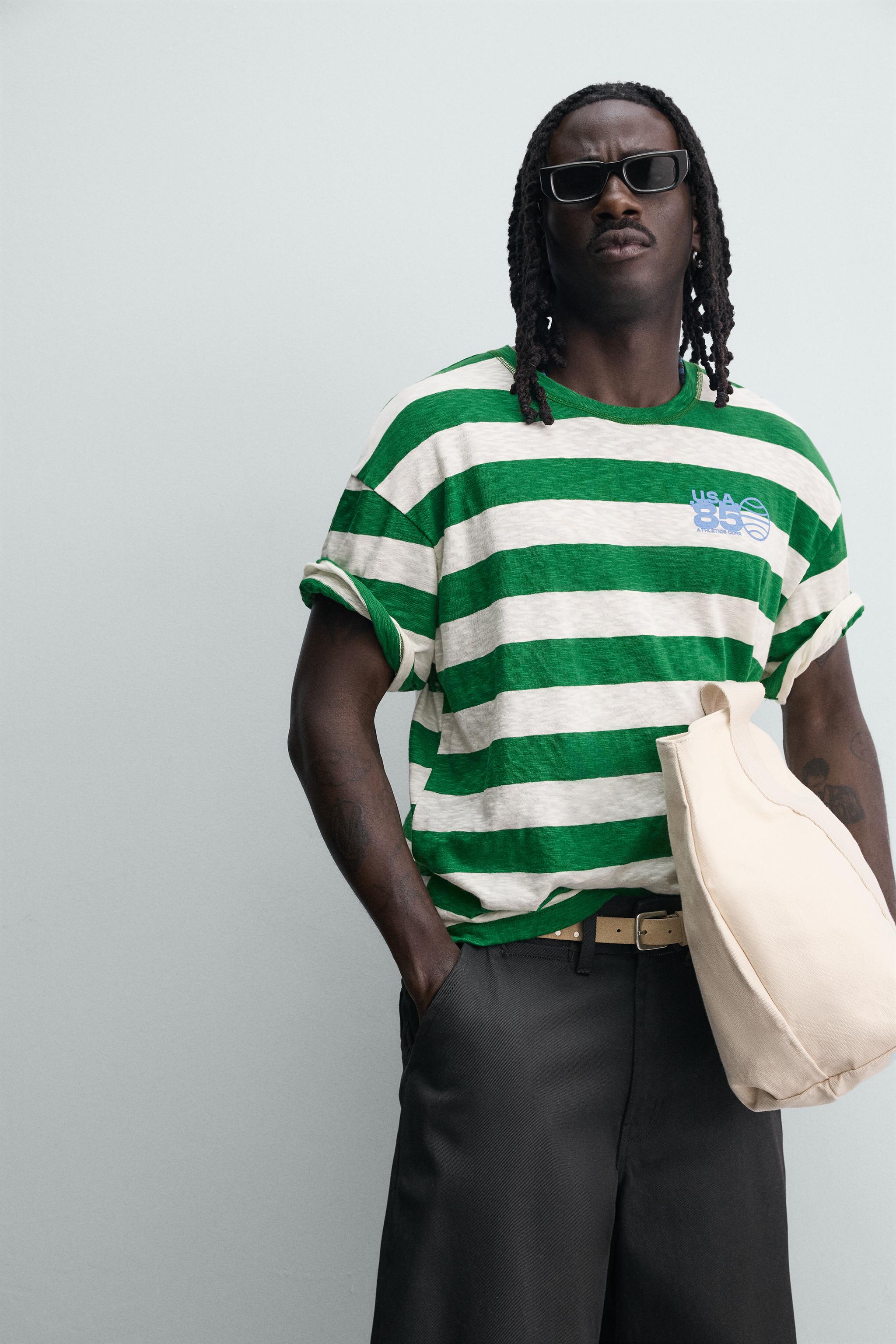 T-SHIRT À RAYURES AVEC IMPRIMÉ EN CONTRASTE